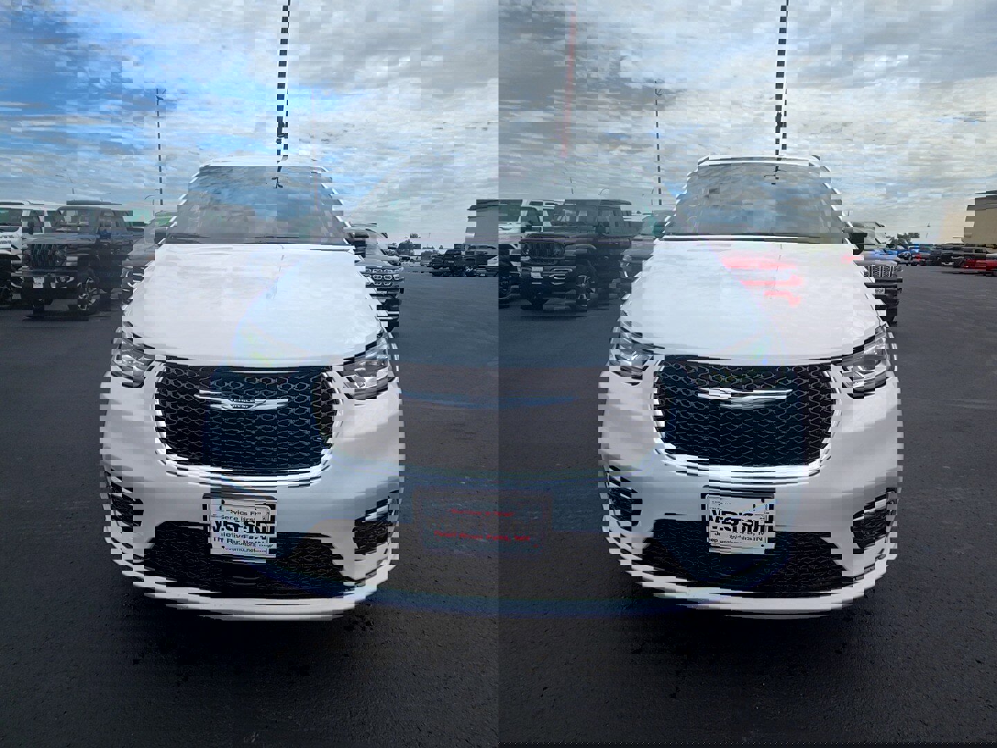 New 2025 Chrysler Pacifica Select image 2