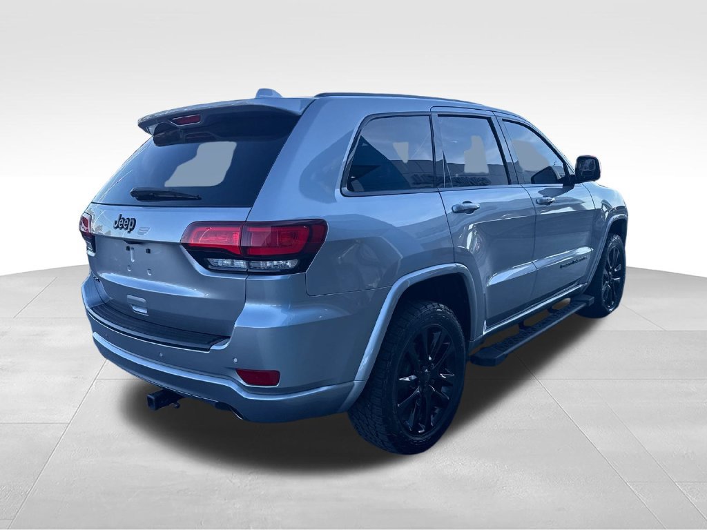 Used 2018 Jeep Grand Cherokee Altitude AWD/4WD image 12