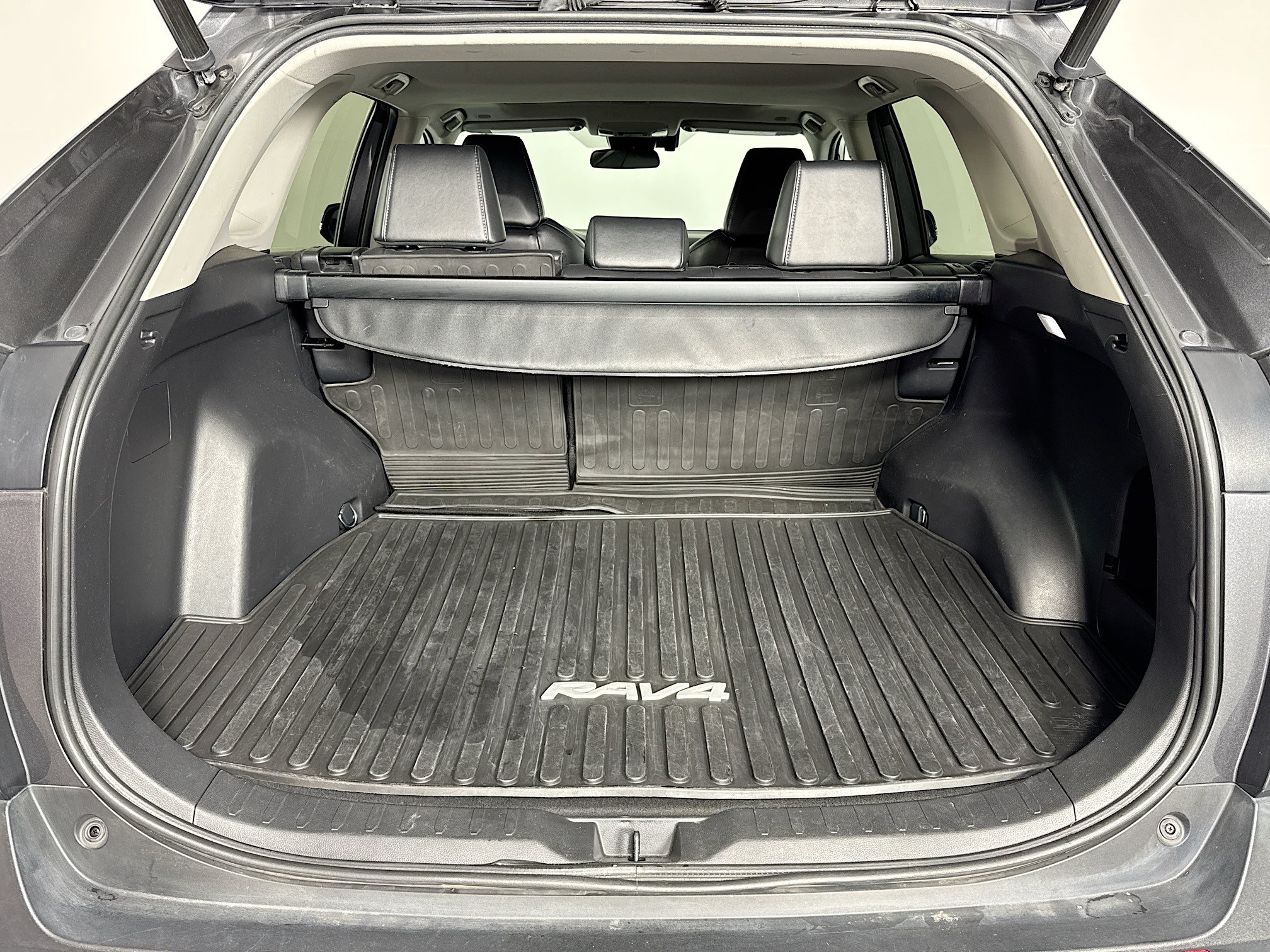 Used 2023 Toyota RAV4 XLE Premium AWD/4WD image 25