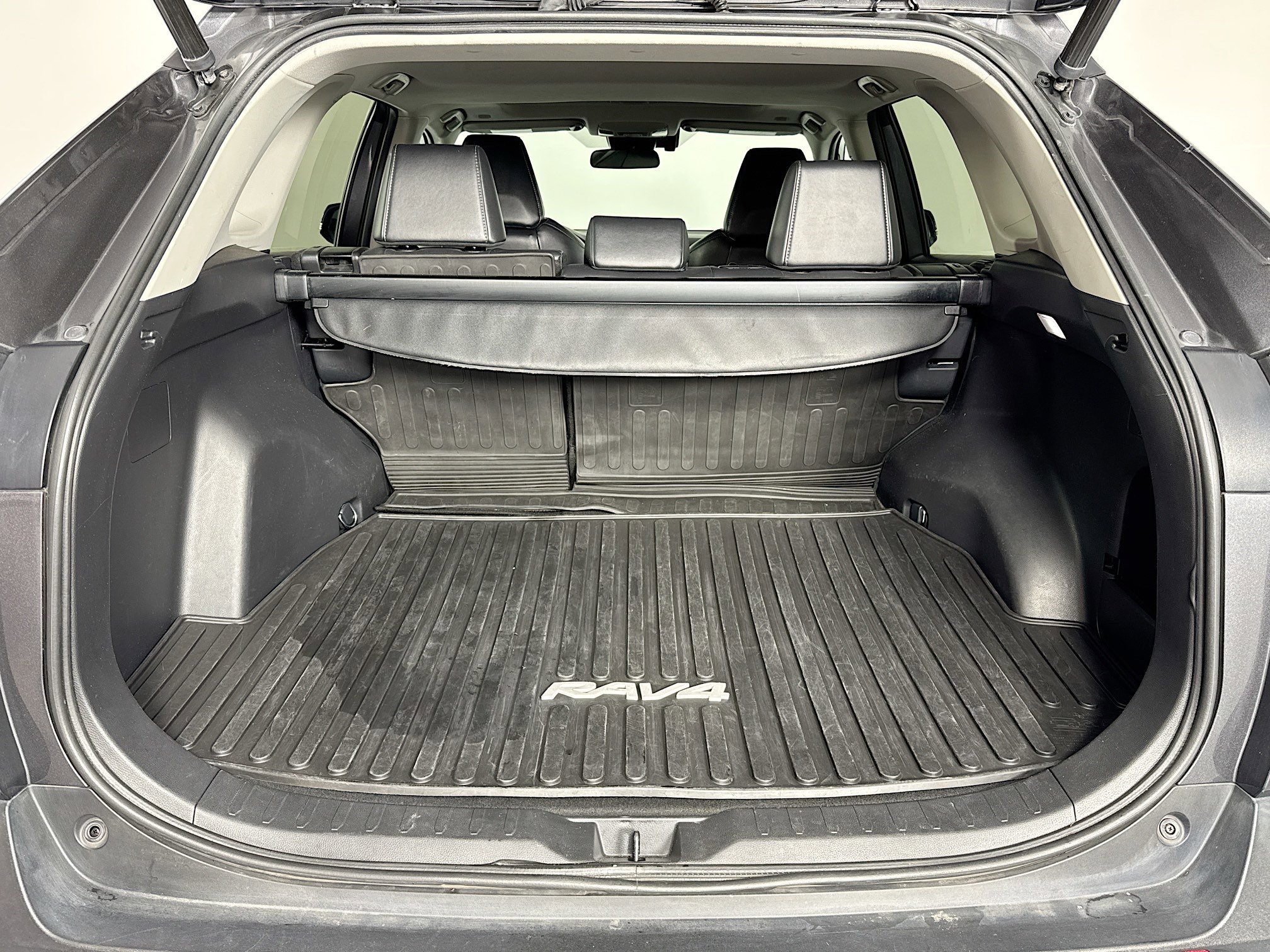 Used 2023 Toyota RAV4 XLE Premium AWD/4WD image 25