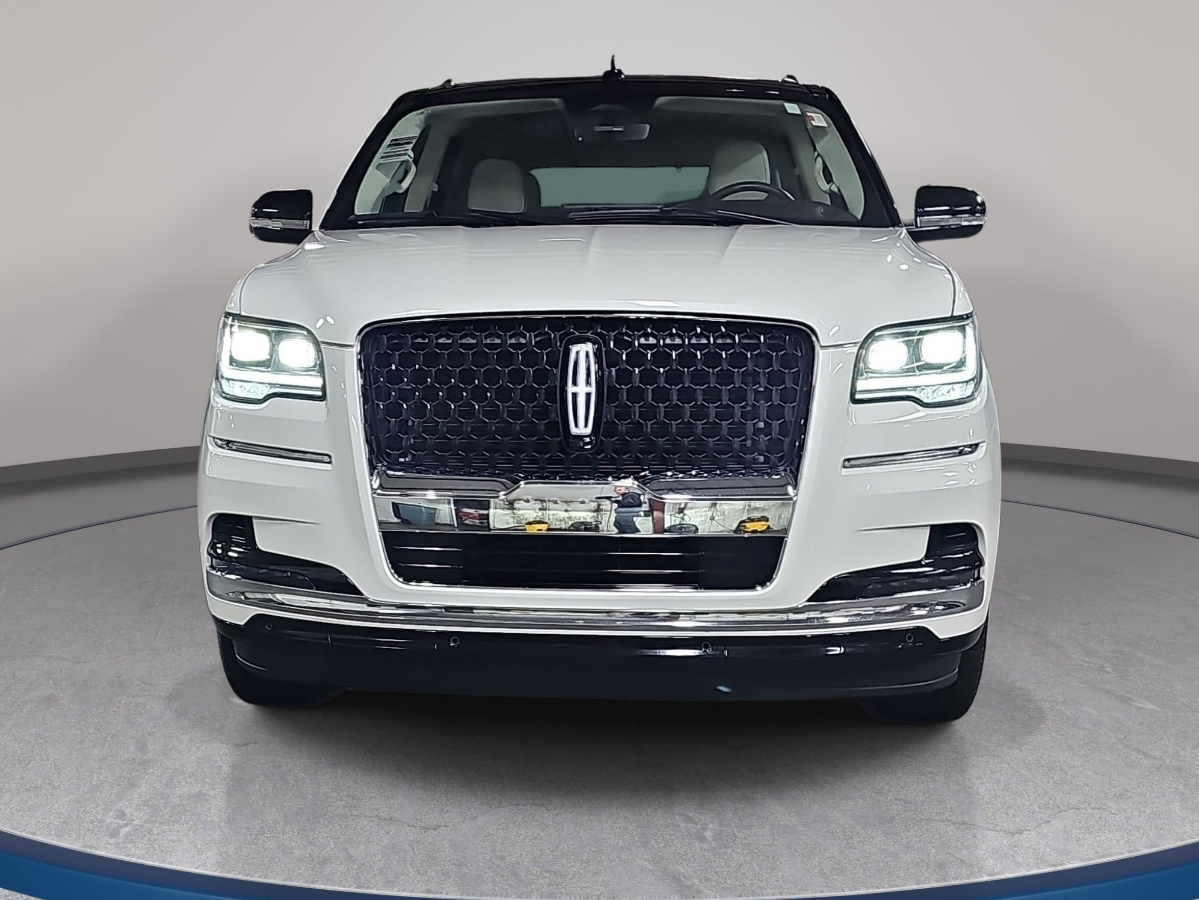Used 2024 Lincoln Navigator Black Label AWD/4WD image 2
