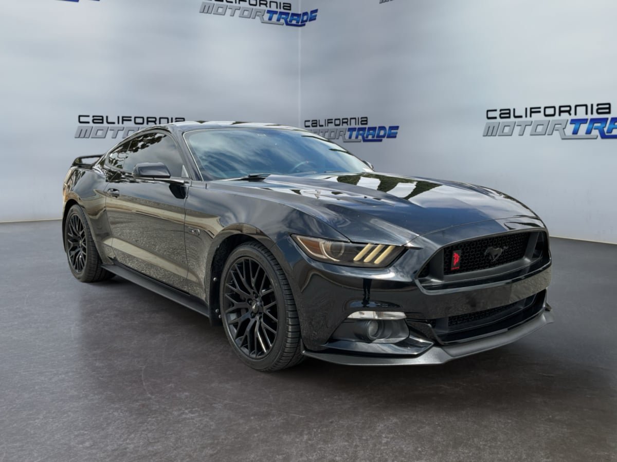 Used 2017 Ford Mustang GT RWD image 3