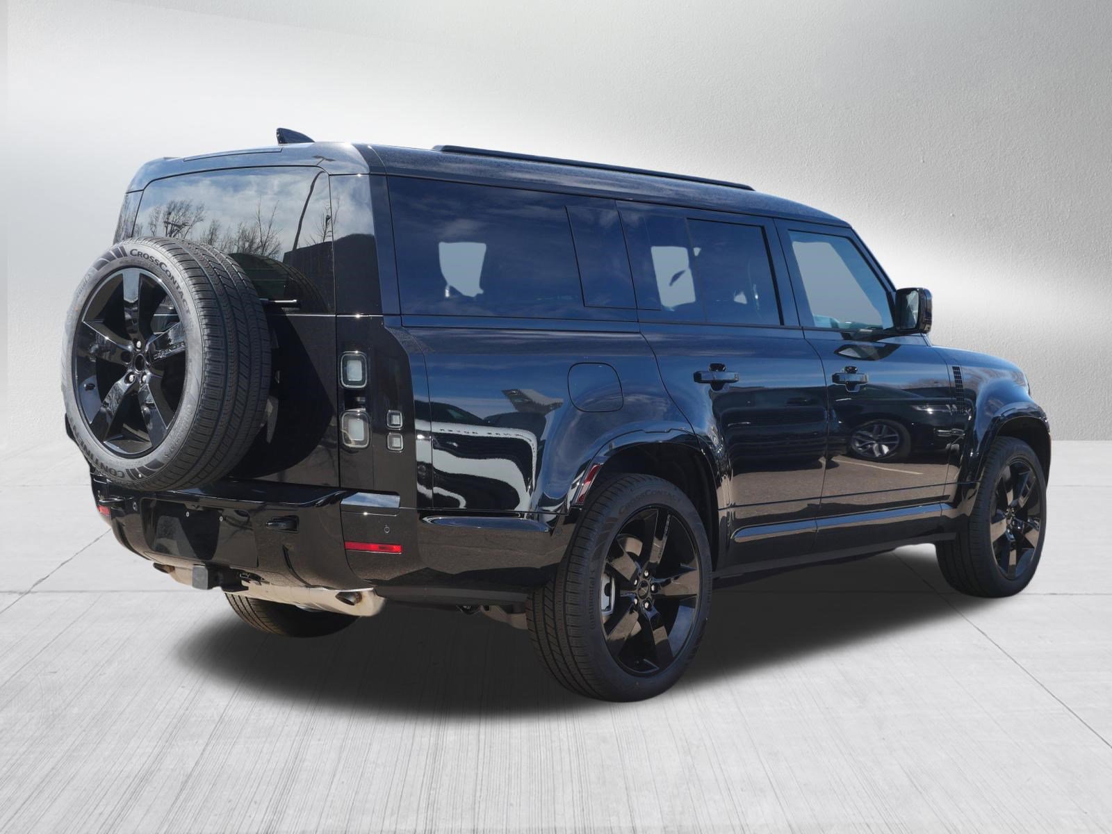 New 2026 Land Rover Defender 130 X-Dynamic SE AWD/4WD image 2