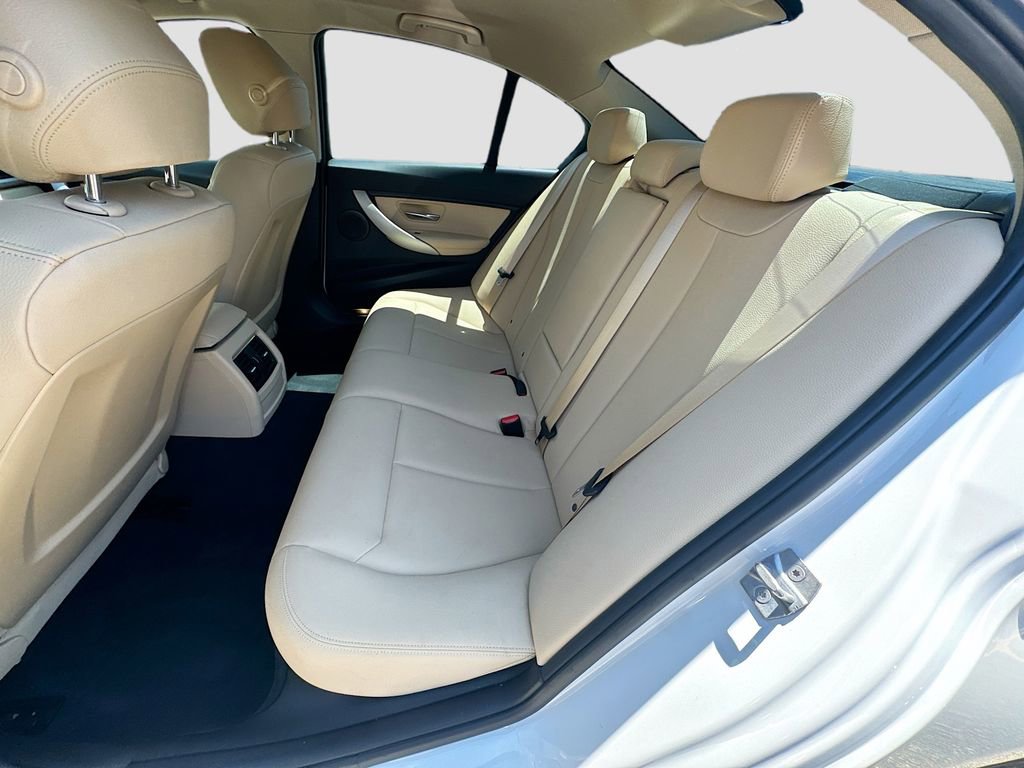 Used 2018 BMW 320i Sedan RWD image 30