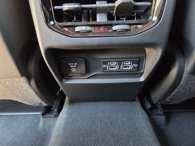 Used 2023 Jeep Grand Cherokee Altitude AWD/4WD image 14