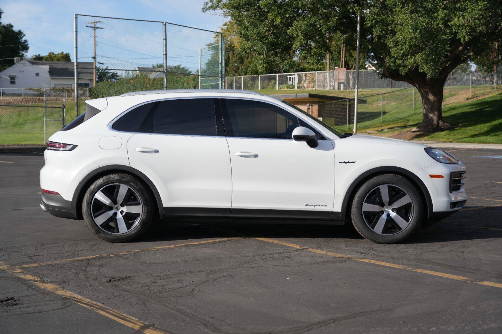 Used 2024 Porsche Cayenne AWD/4WD image 6