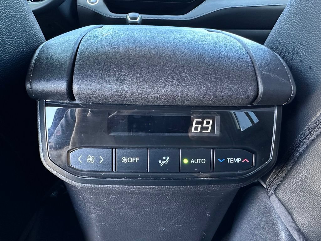 Used 2021 Toyota Highlander XSE AWD/4WD image 27