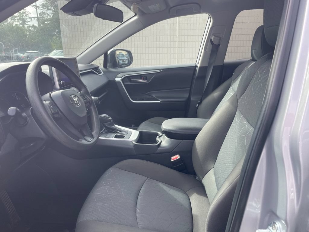 Used 2025 Toyota RAV4 XLE AWD/4WD image 12