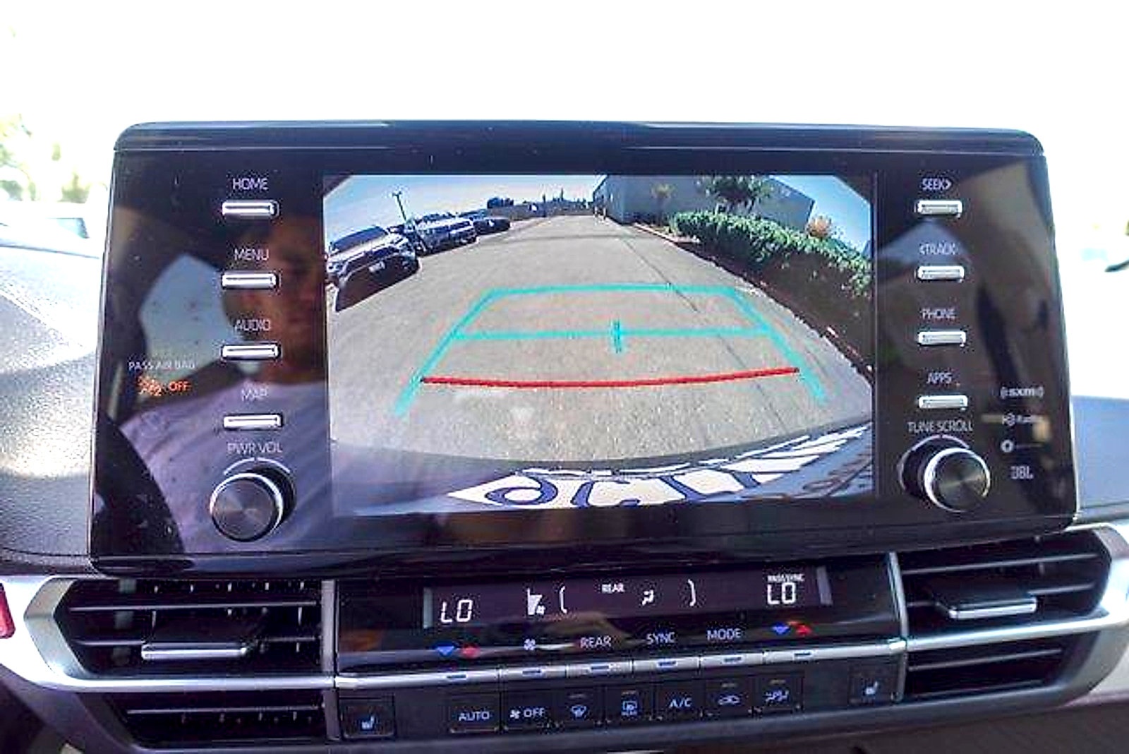 Used 2022 Toyota Sienna XLE w/ XLE Plus Package FWD image 21