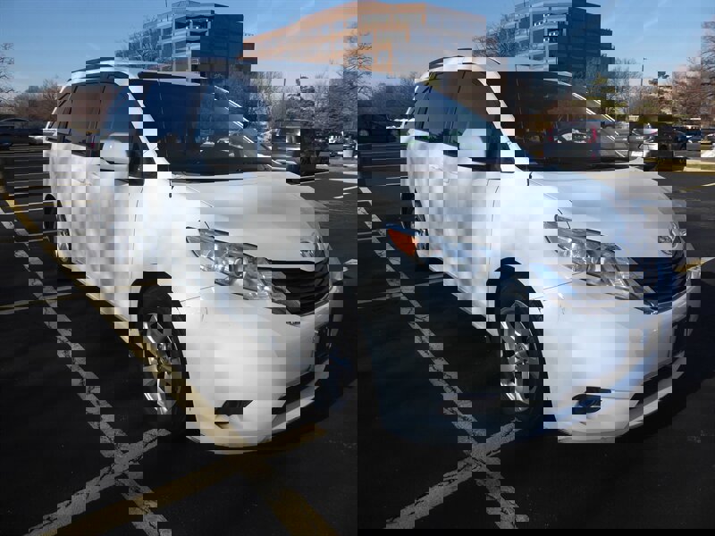 Used 2014 Toyota Sienna LE