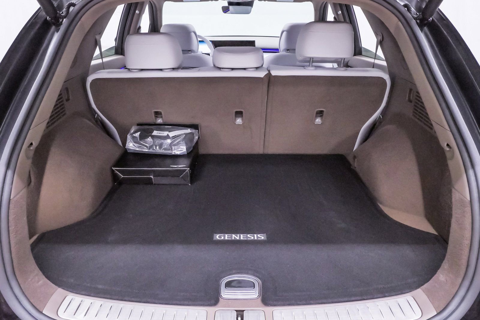 Certified 2026 Genesis GV70 2.5T Advanced image 25