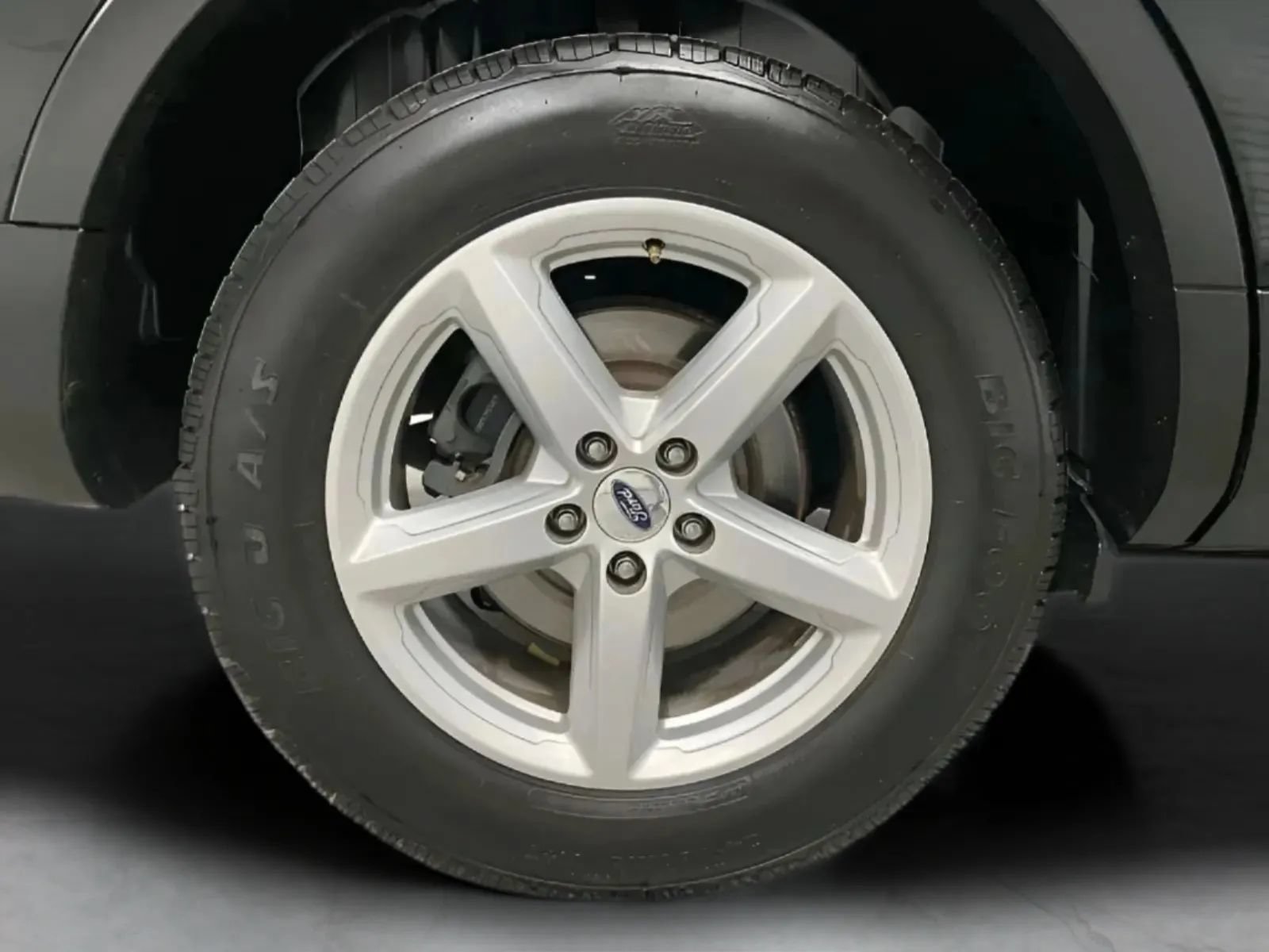 Used 2018 Ford Explorer XLT w/ Equipment Group 201A FWD image 27
