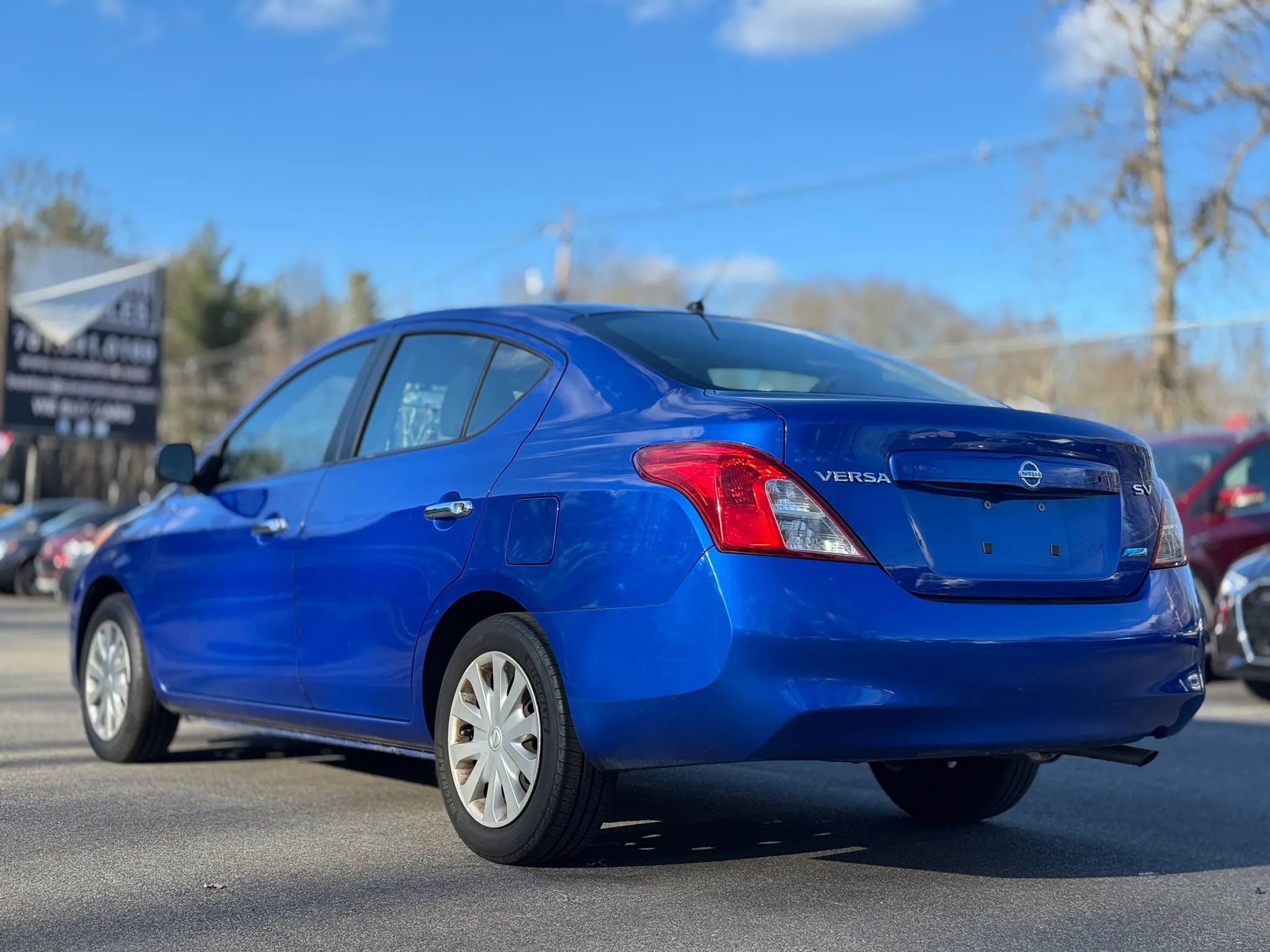 Used 2012 Nissan Versa SV image 7