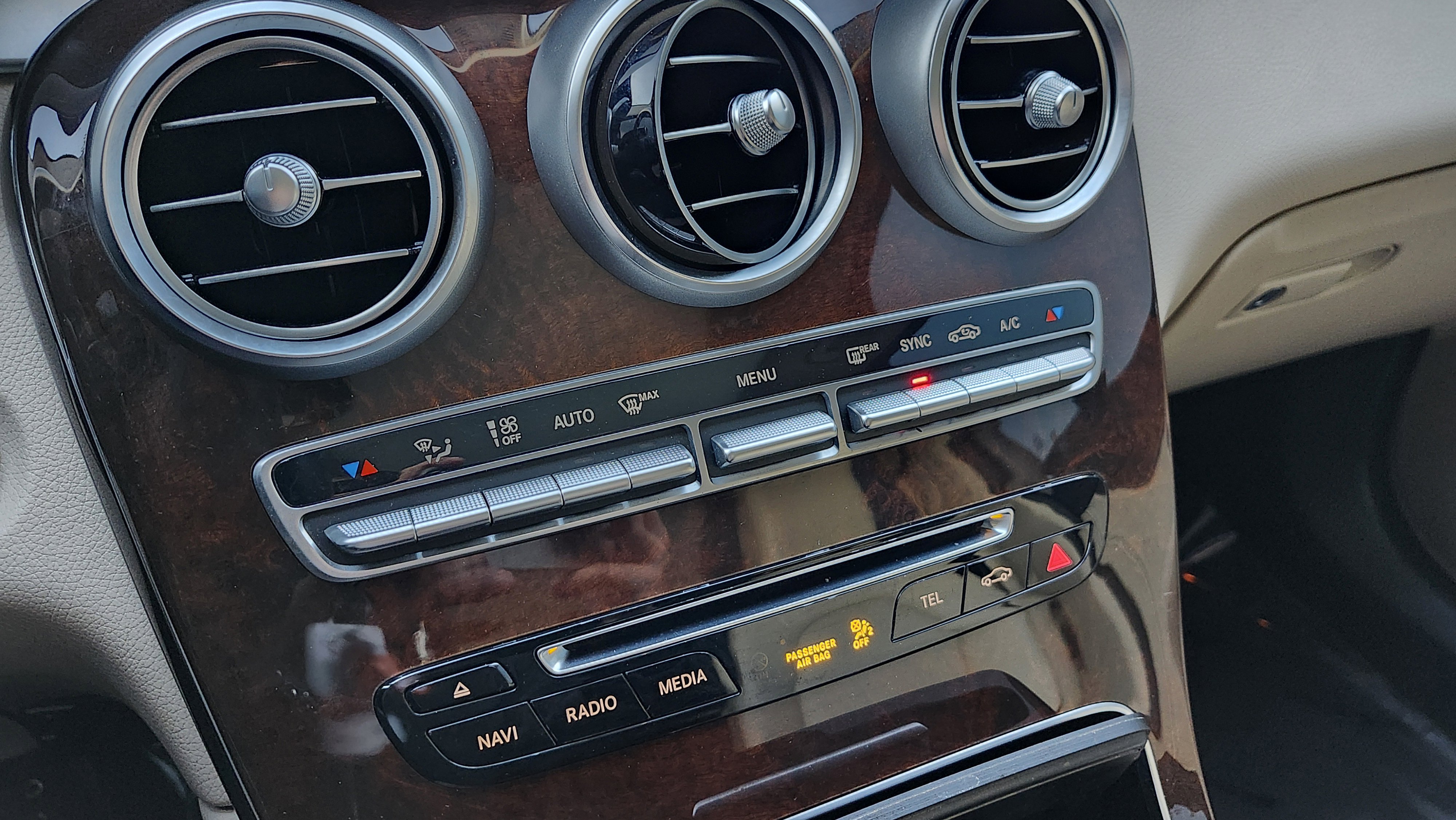 Used 2017 Mercedes-Benz GLC 300 w/ Premium 1 Package image 31