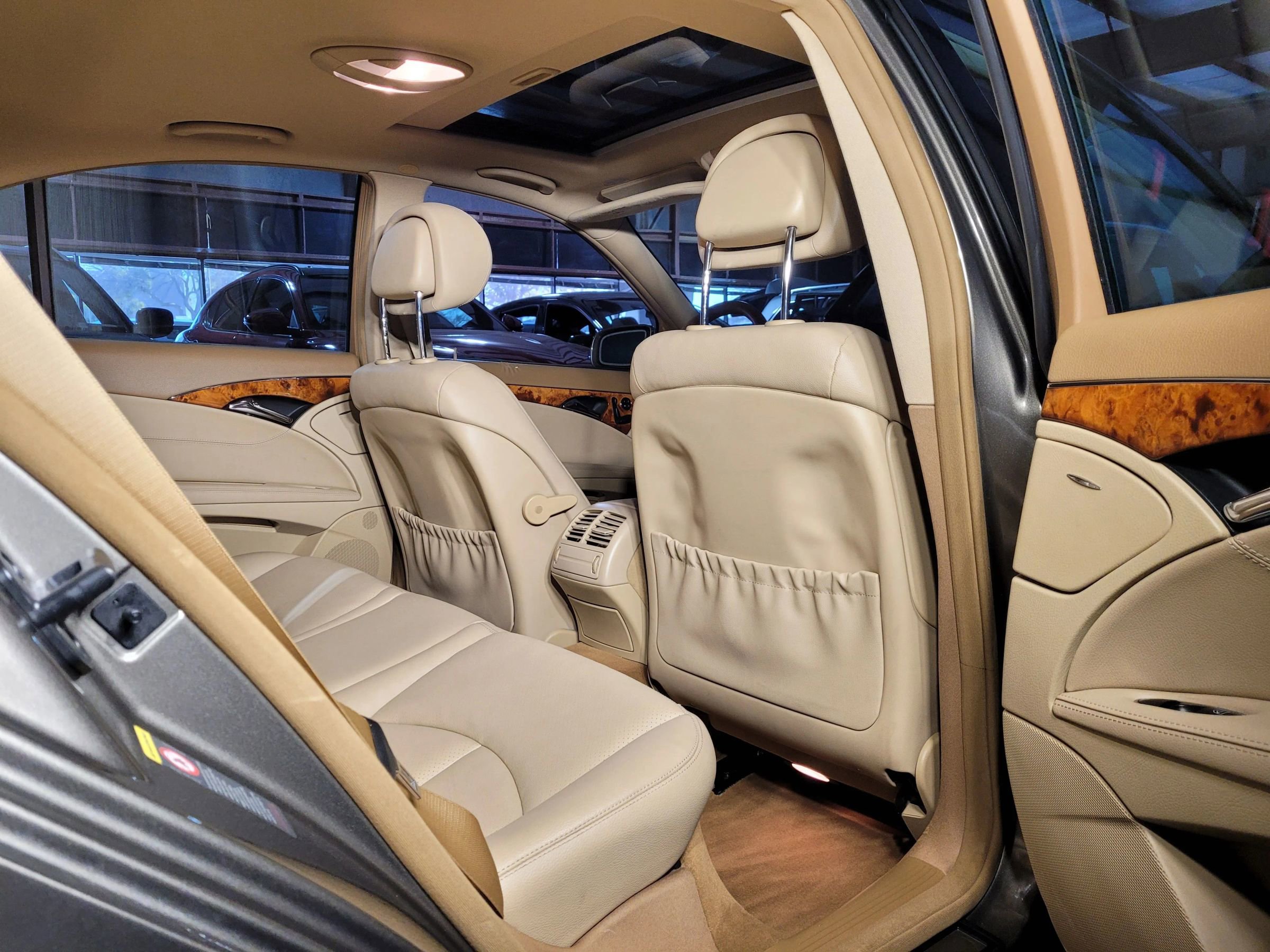 Used 2009 Mercedes-Benz E 350 Sedan image 40