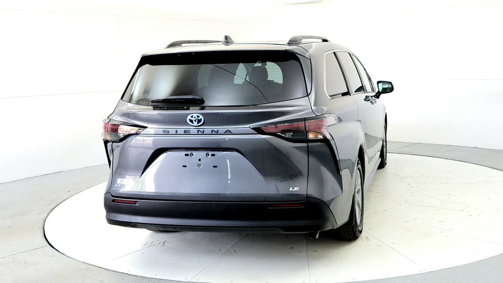 Certified 2025 Toyota Sienna LE AWD/4WD image 5