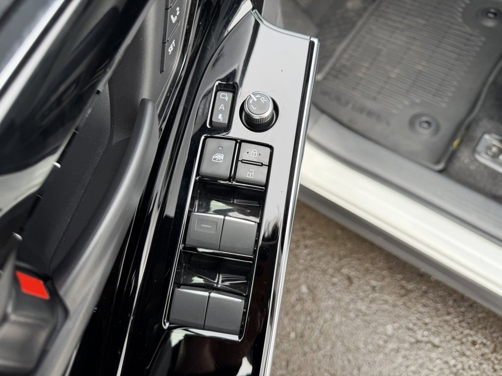 Used 2023 Subaru Solterra AWD image 14