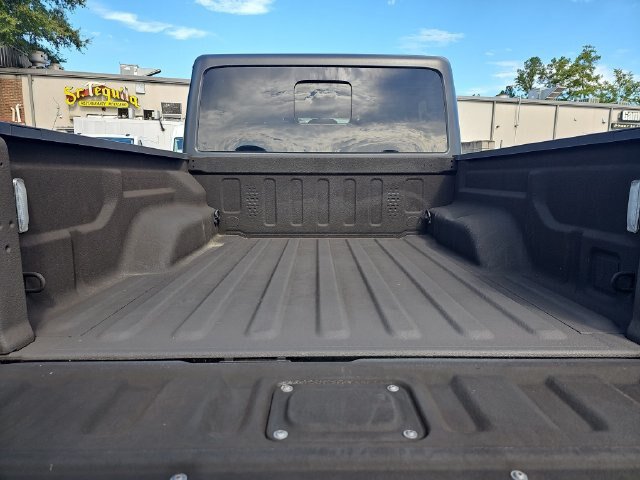 Used 2023 Jeep Gladiator Overland AWD/4WD image 12