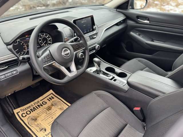 Used 2025 Nissan Altima 2.5 SV image 11