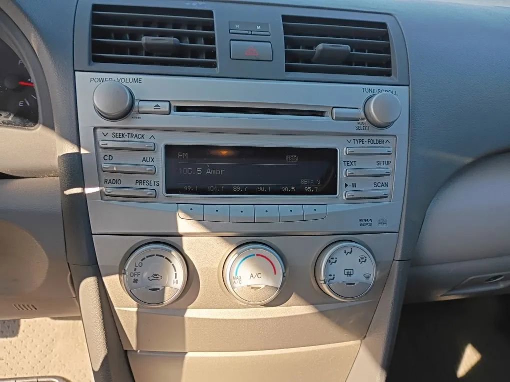 Used 2011 Toyota Camry XLE image 11