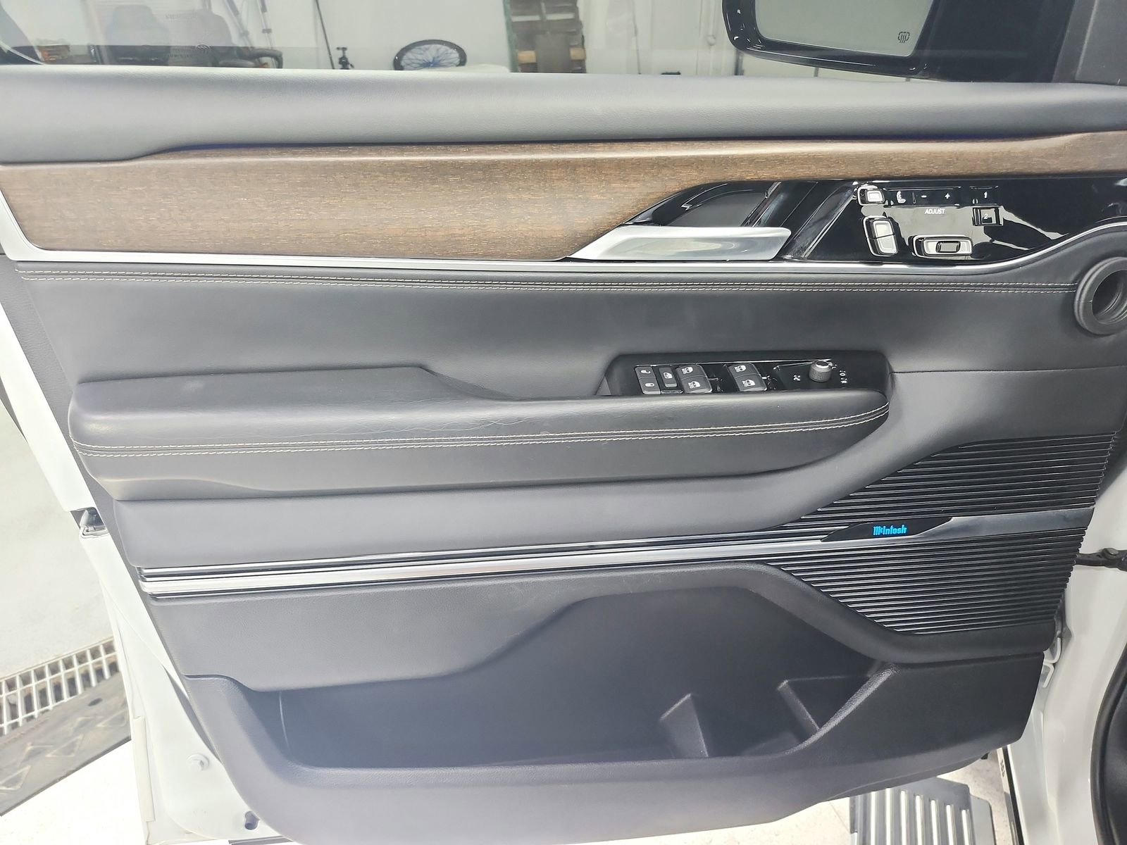 Used 2023 Jeep Grand Wagoneer 4WD image 32