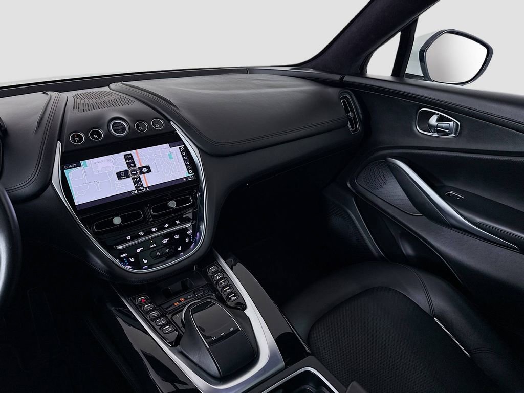 Used 2021 Aston Martin DBX image 23