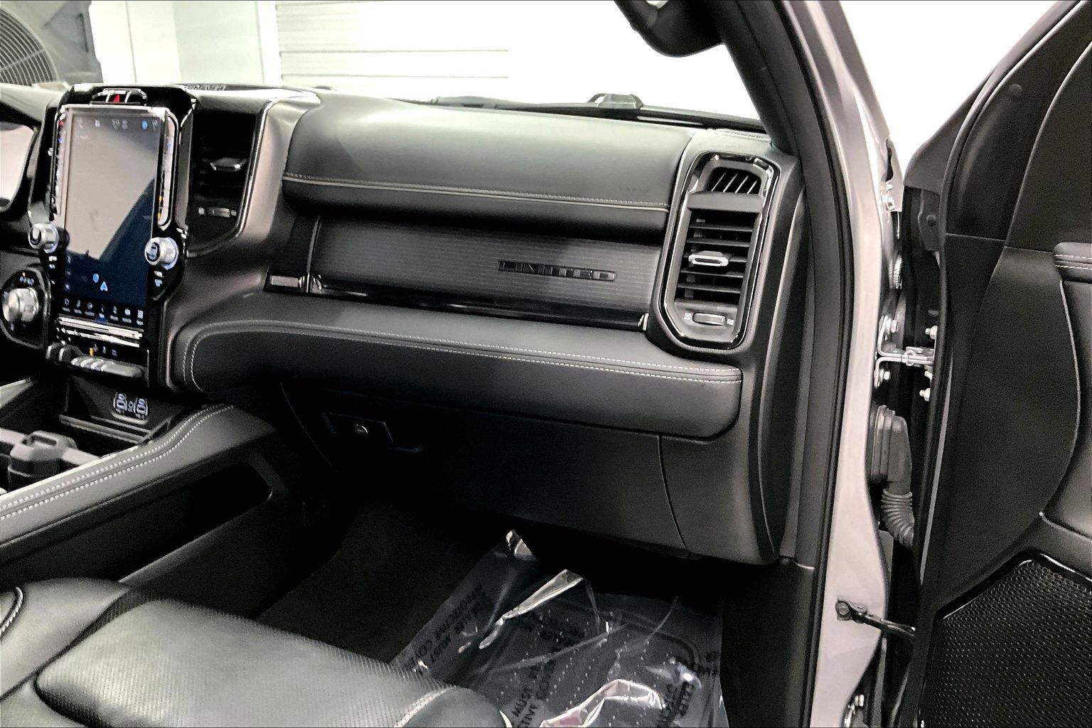 Used 2024 RAM 1500 Limited AWD/4WD image 19