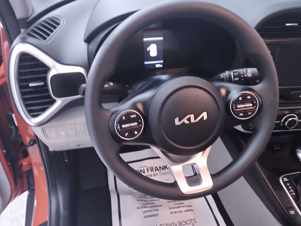 Used 2025 Kia Soul LX FWD image 14
