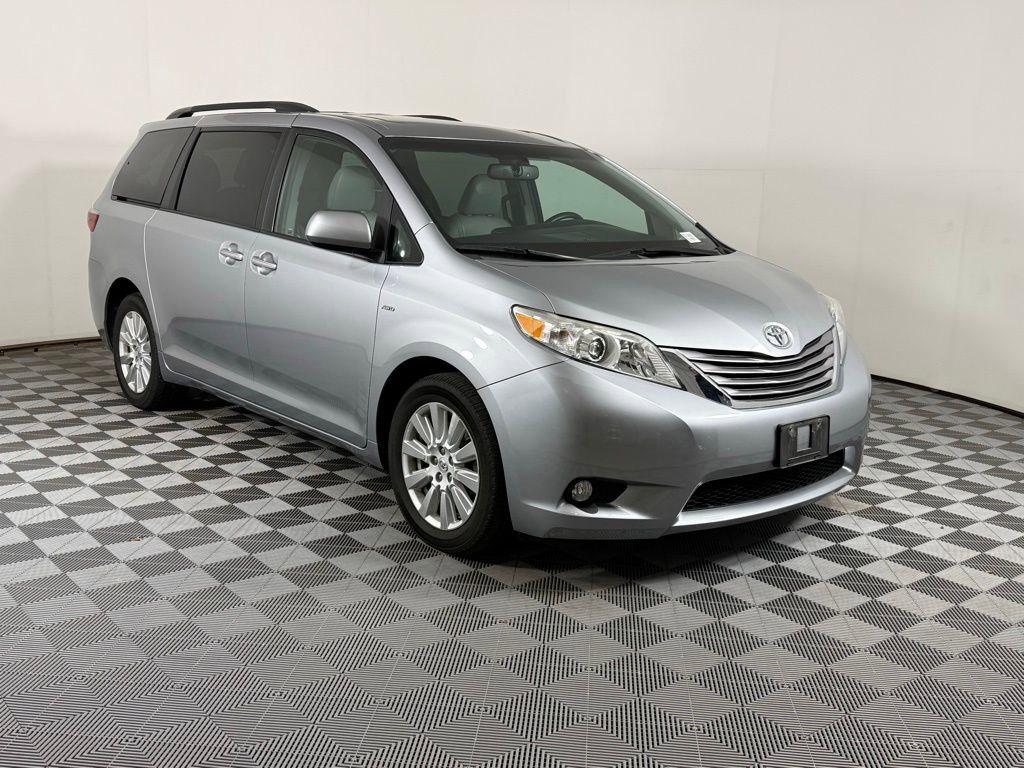 Used 2017 Toyota Sienna XLE image 1