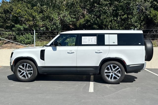 Used 2023 Land Rover Defender 130 SE image 2