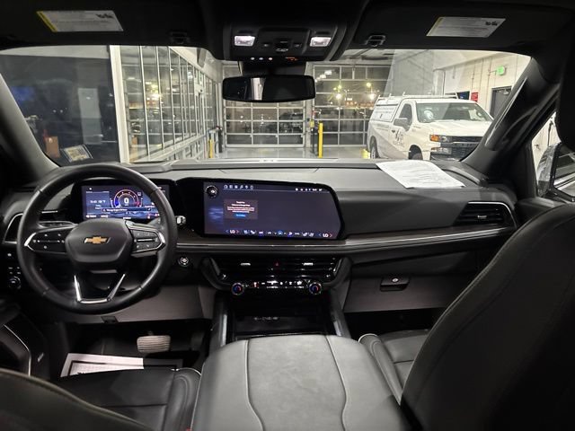 Used 2025 Chevrolet Suburban Premier AWD/4WD image 35