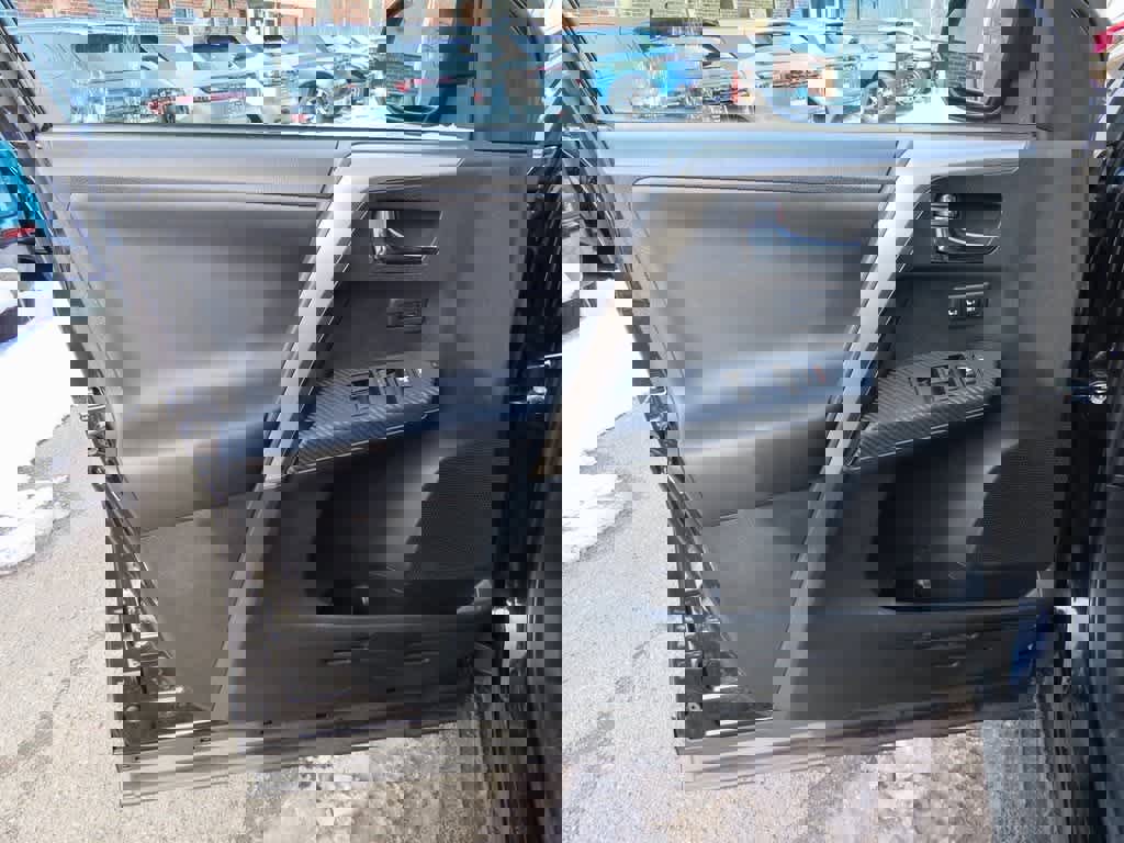 Used 2015 Toyota RAV4 Limited image 17