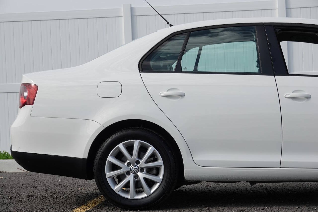 Used 2010 Volkswagen Jetta Limited Edition FWD image 27