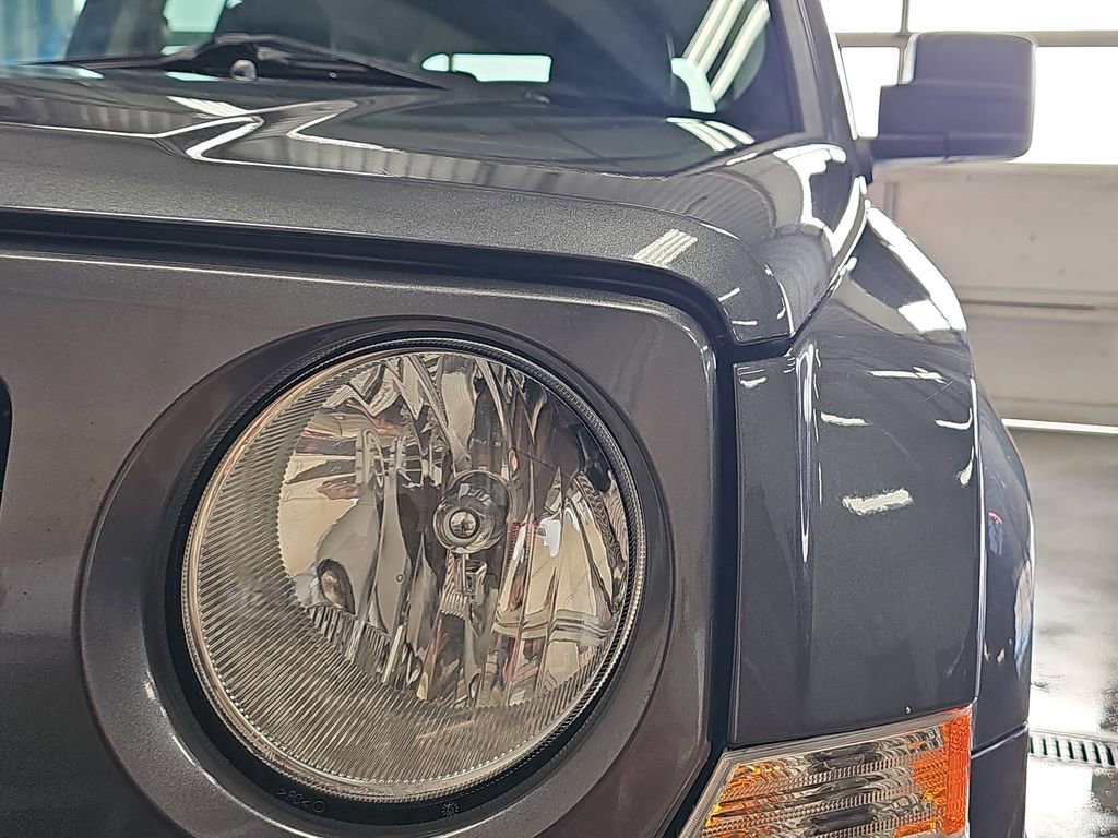 Used 2016 Jeep Patriot High Altitude AWD/4WD image 28