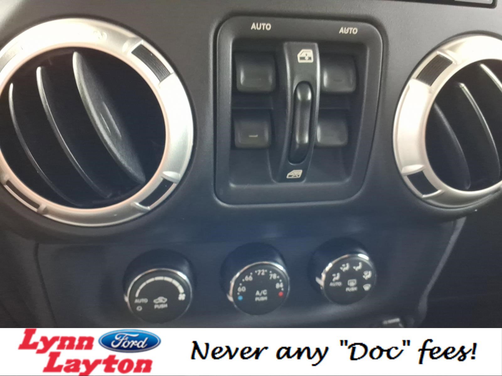 Used 2015 Jeep Wrangler Unlimited Sahara w/ Connectivity Group image 23