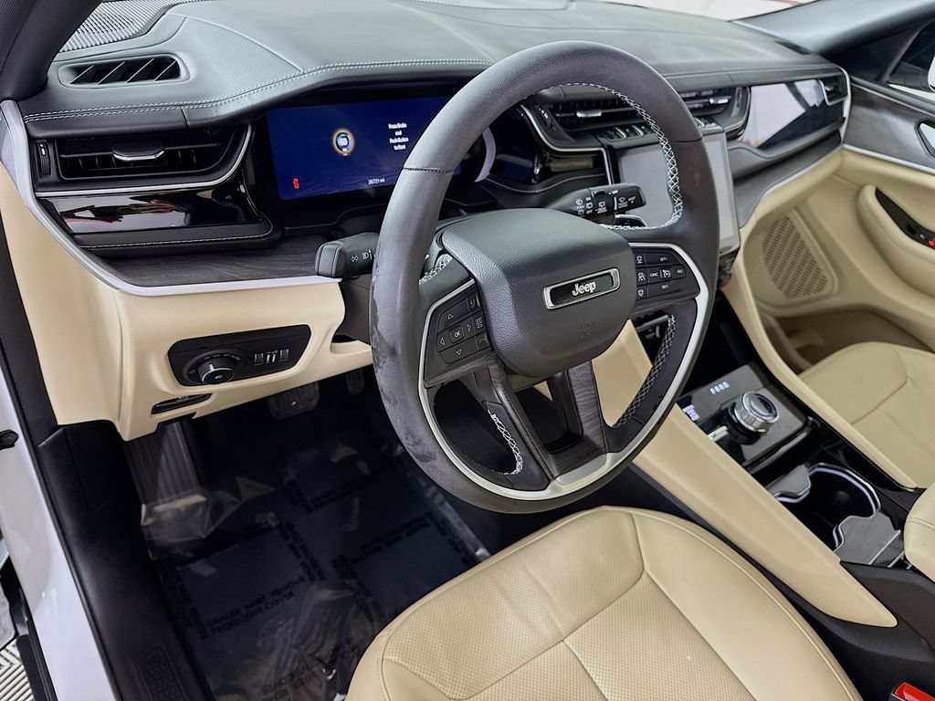 Used 2023 Jeep Grand Cherokee Limited w/ Luxury Tech Group II AWD/4WD image 19