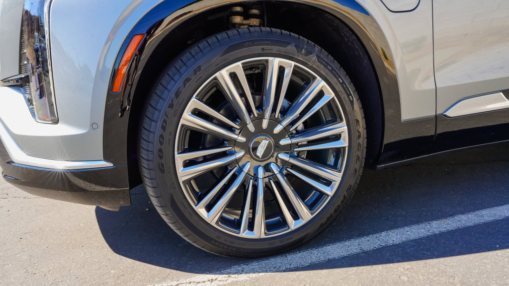 Certified 2026 Cadillac Vistiq Premium Luxury AWD/4WD image 7