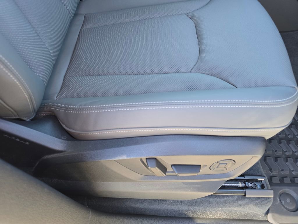 Used 2024 Audi Q8 Premium Plus w/ Premium Plus Package image 24