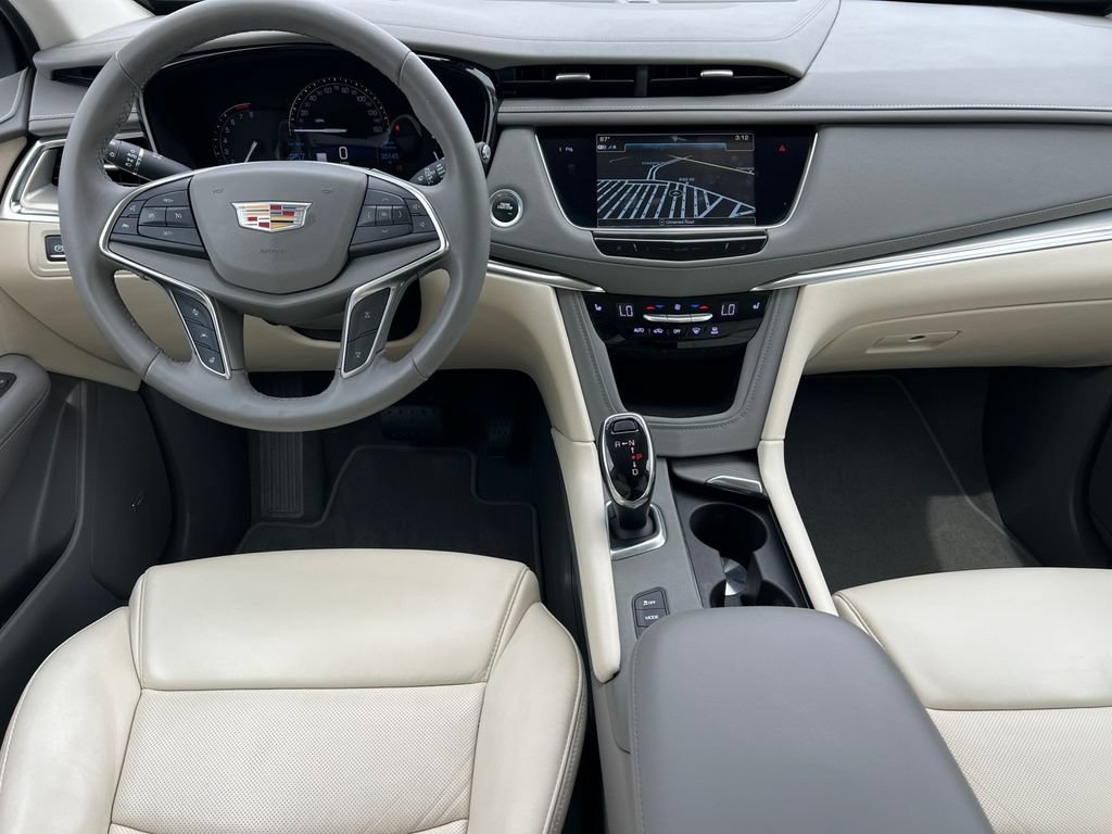 Used 2018 Cadillac XT5 Luxury w/ Driver Awareness Package AWD/4WD image 2