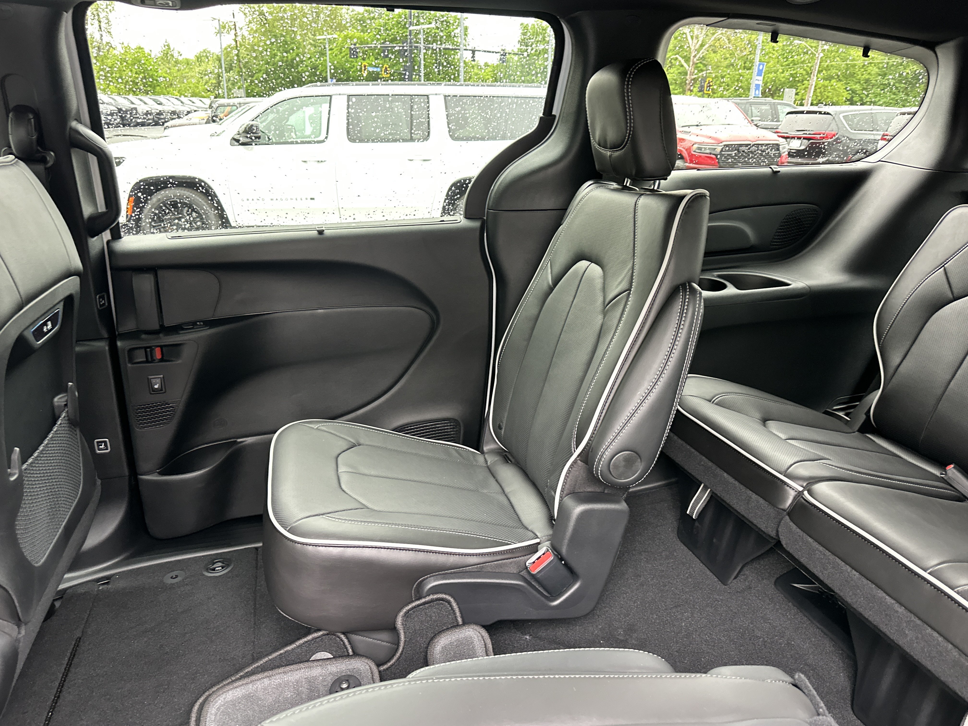 New 2027 Chrysler Pacifica Limited FWD image 31