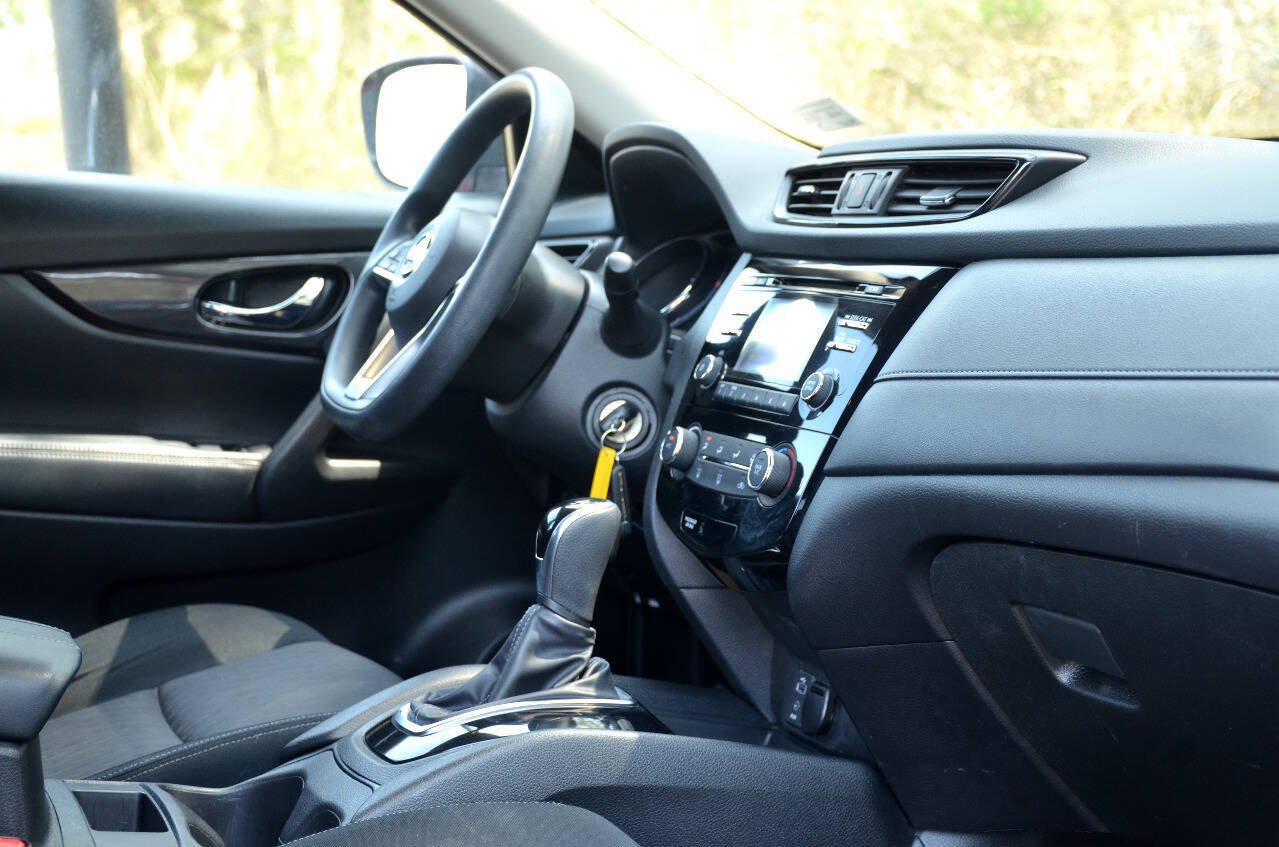 Used 2017 Nissan Rogue S w/ S Appearance Package AWD/4WD image 11