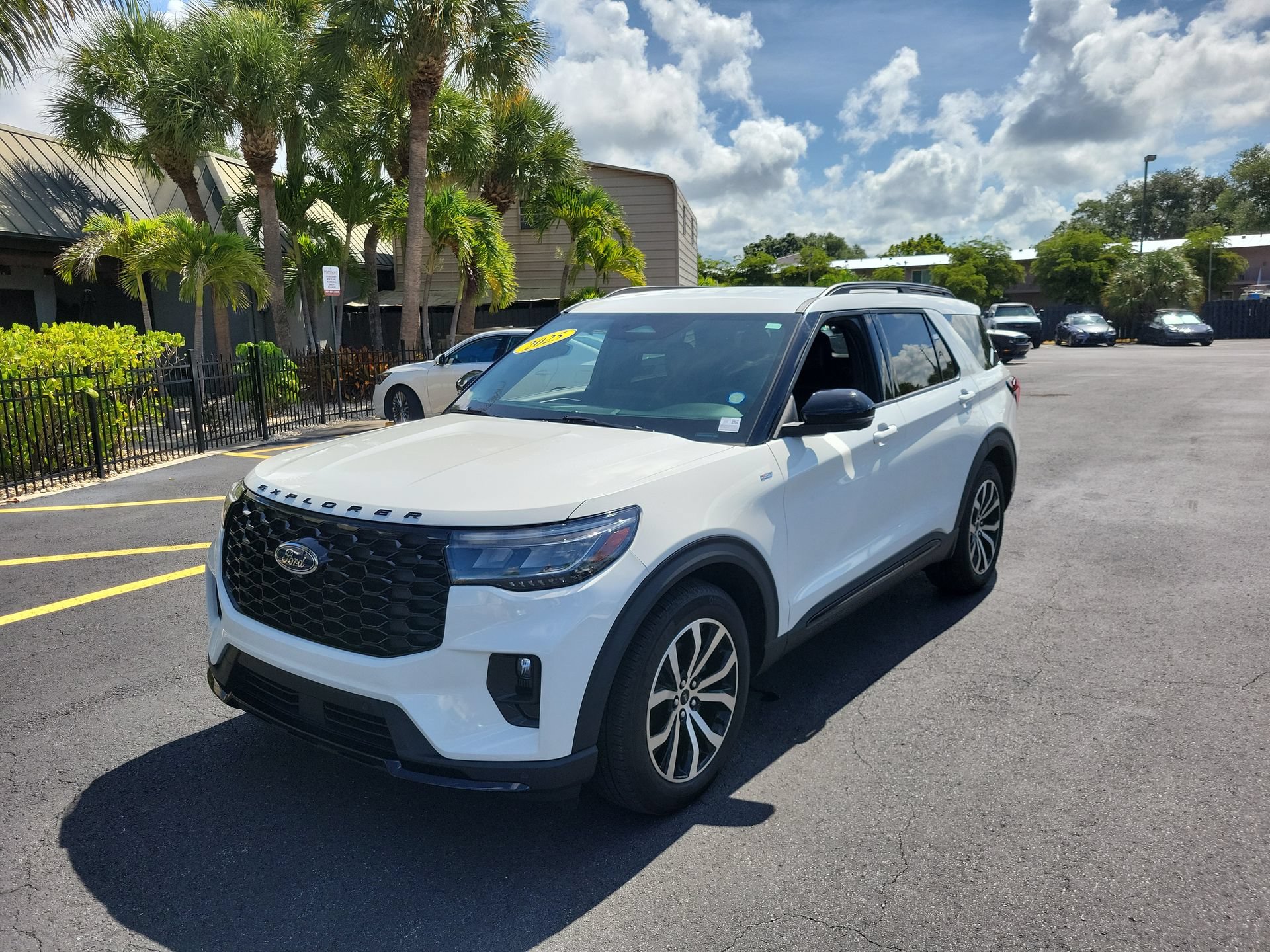 Used 2025 Ford Explorer ST-Line w/ Premium Package RWD image 9