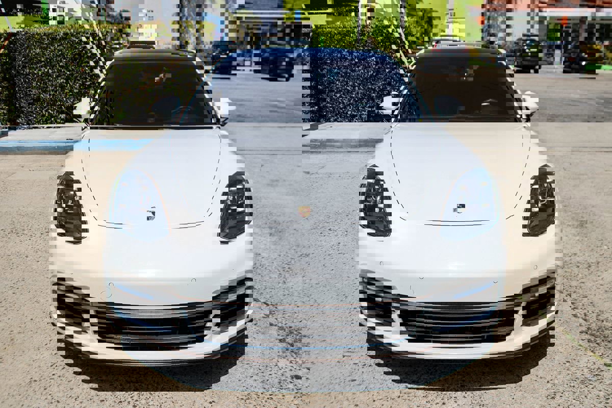 Used 2018 Porsche Panamera 4S image 9