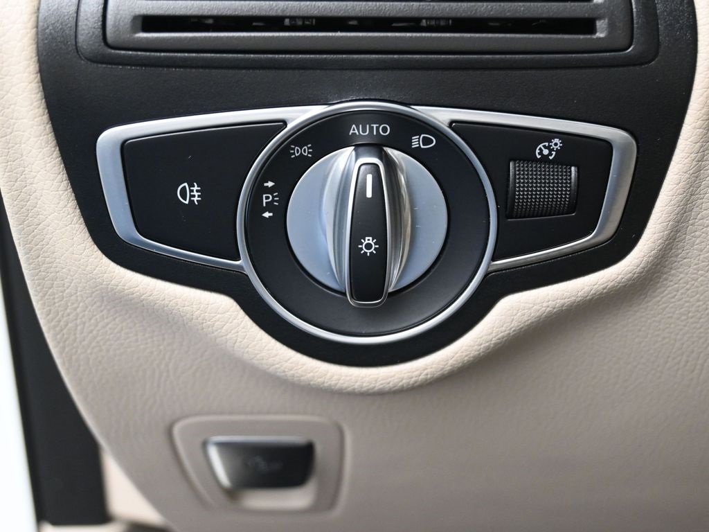 Used 2021 Mercedes-Benz GLC 300 4MATIC image 16