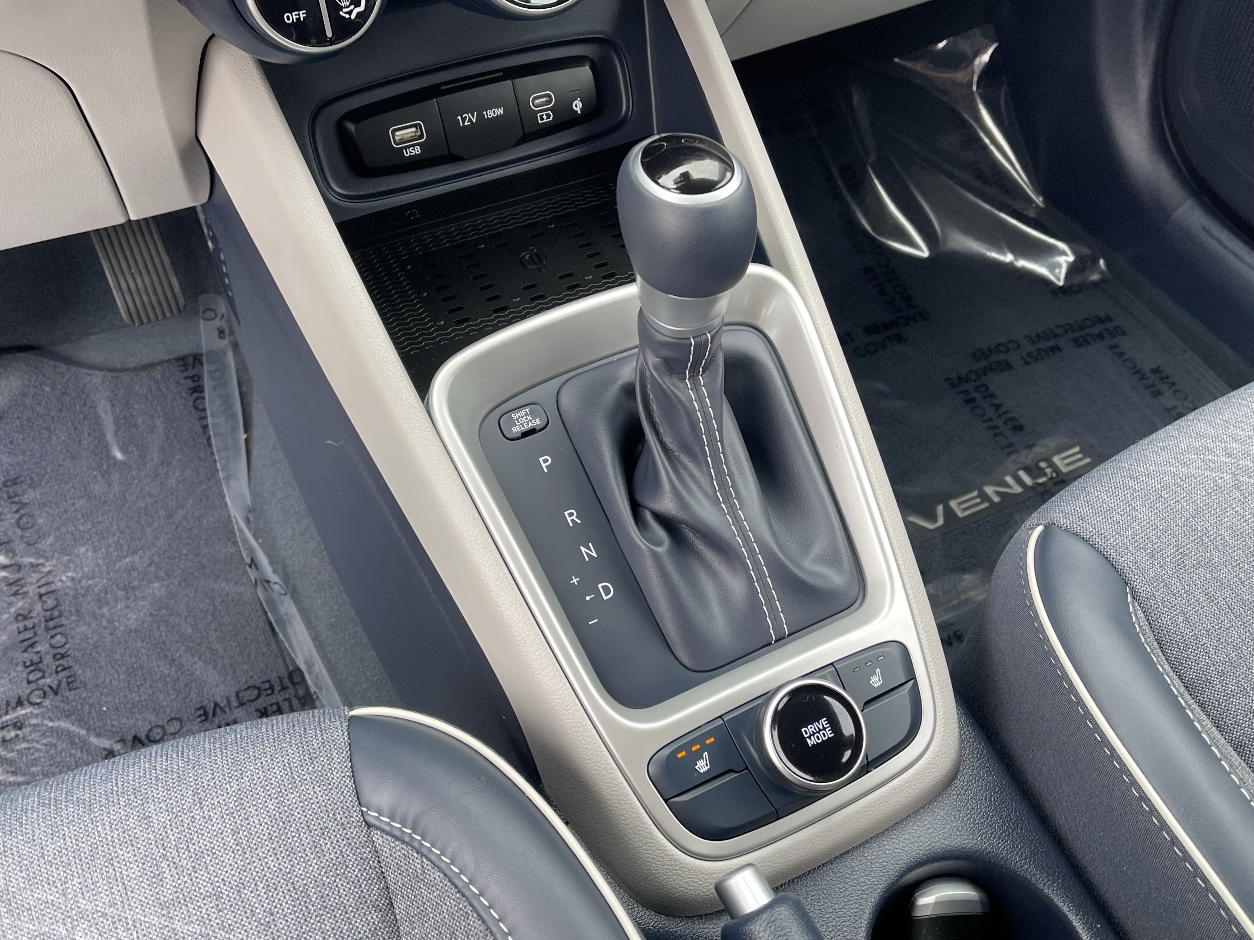 Certified 2025 Hyundai Venue Limited FWD image 23