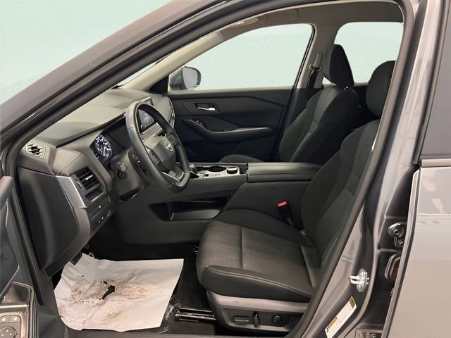 Used 2025 Nissan Rogue SV AWD/4WD image 18