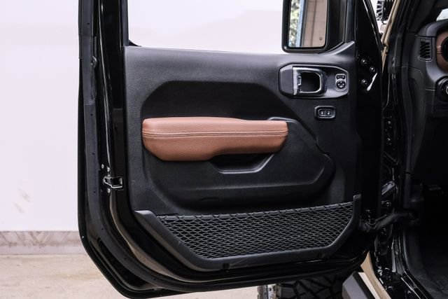 Used 2025 Jeep Gladiator Rubicon w/ Safety Group AWD/4WD image 91