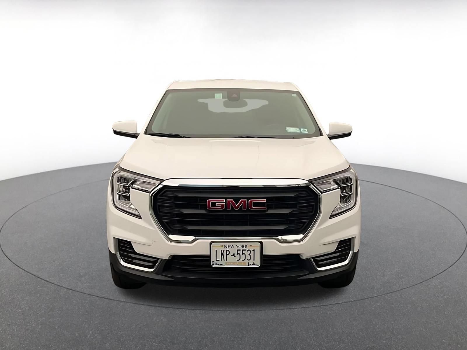 Used 2024 GMC Terrain SLE FWD image 3