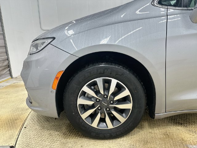 Used 2021 Chrysler Pacifica Touring-L FWD image 26