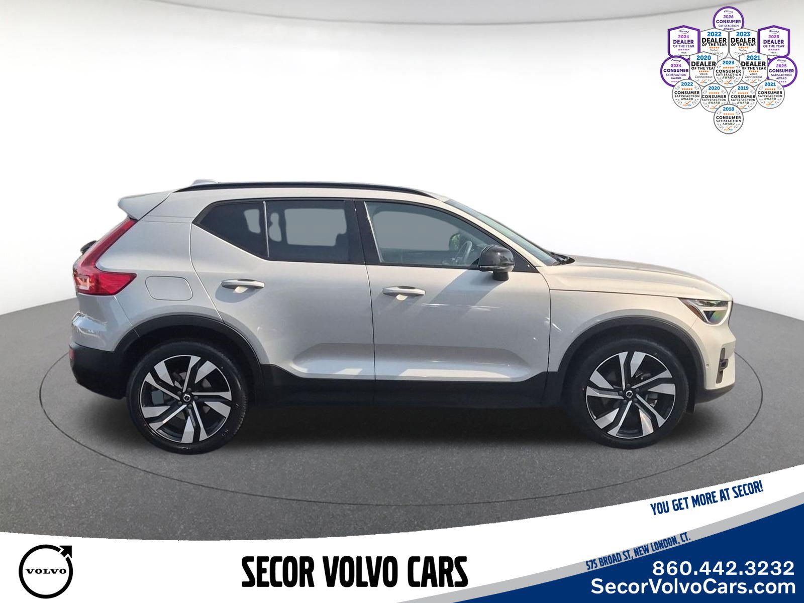 Used 2024 Volvo XC40 B5 Plus w/ Climate Package AWD/4WD image 5